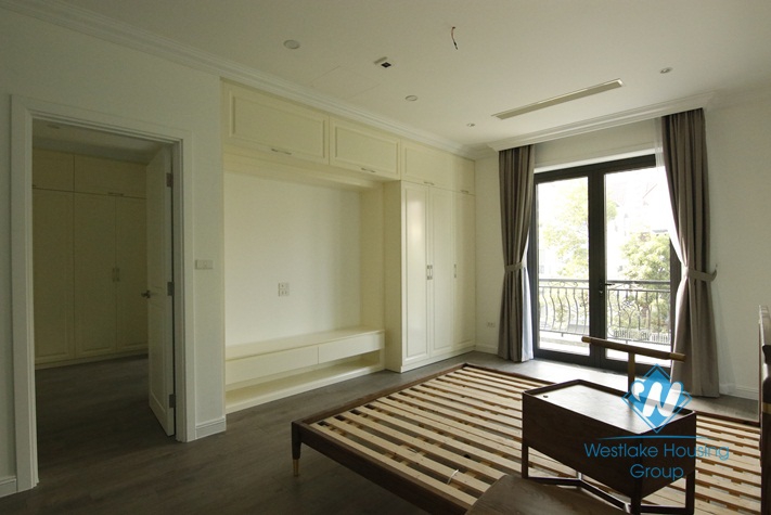 A gorgeous villa in Vinhome Riverside Long Bien for rent